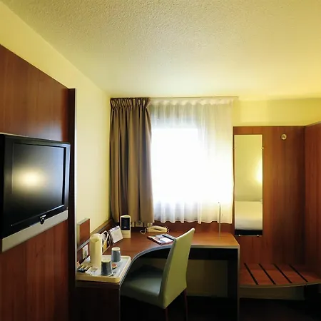 Hotell Comfort Aeroport Lyon St Exupery