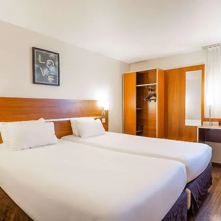 Hotel Comfort Aeroport Lyon St Exupery 3*