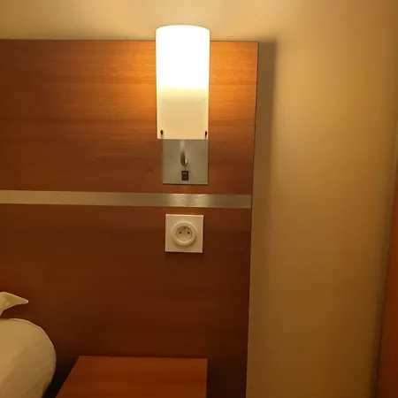 Comfort Aeroport Lyon St Exupery 酒店 科隆别索尼约