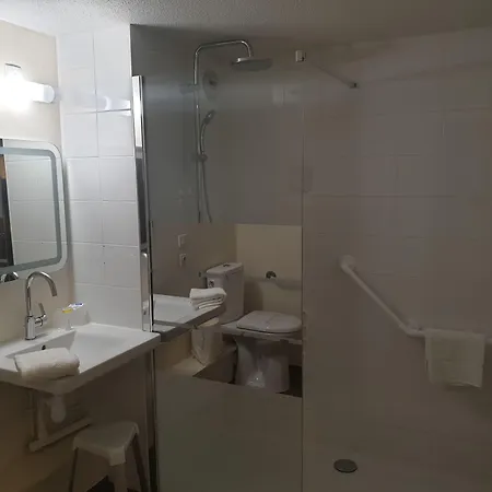 酒店 Comfort Aeroport Lyon St Exupery 科隆别索尼约