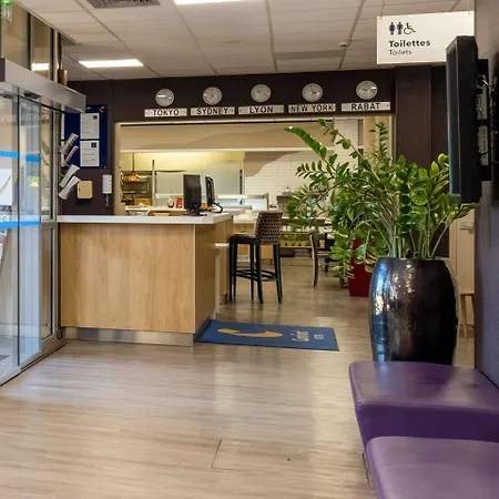 Comfort Aeroport Lyon St Exupery 酒店 科隆别索尼约