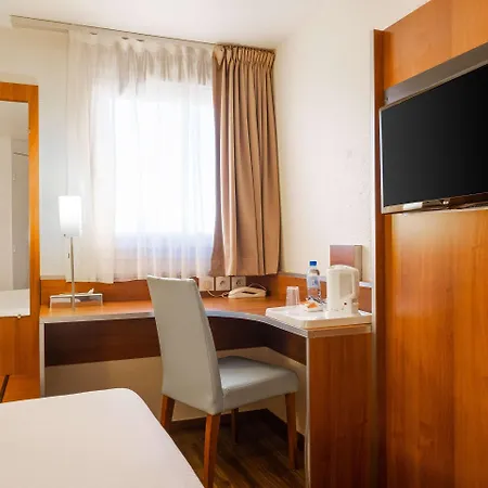 酒店 Comfort Aeroport Lyon St Exupery 科隆别索尼约