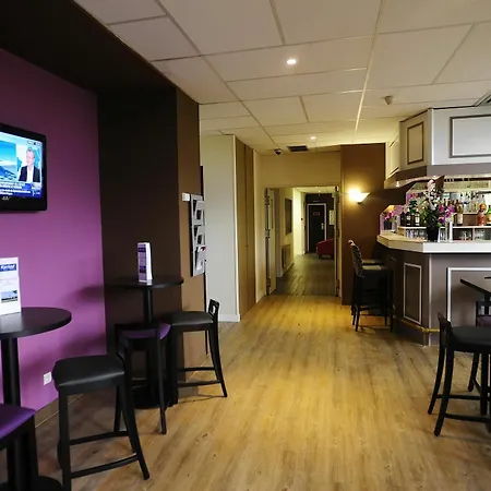 酒店 Comfort Aeroport Lyon St Exupery 3*